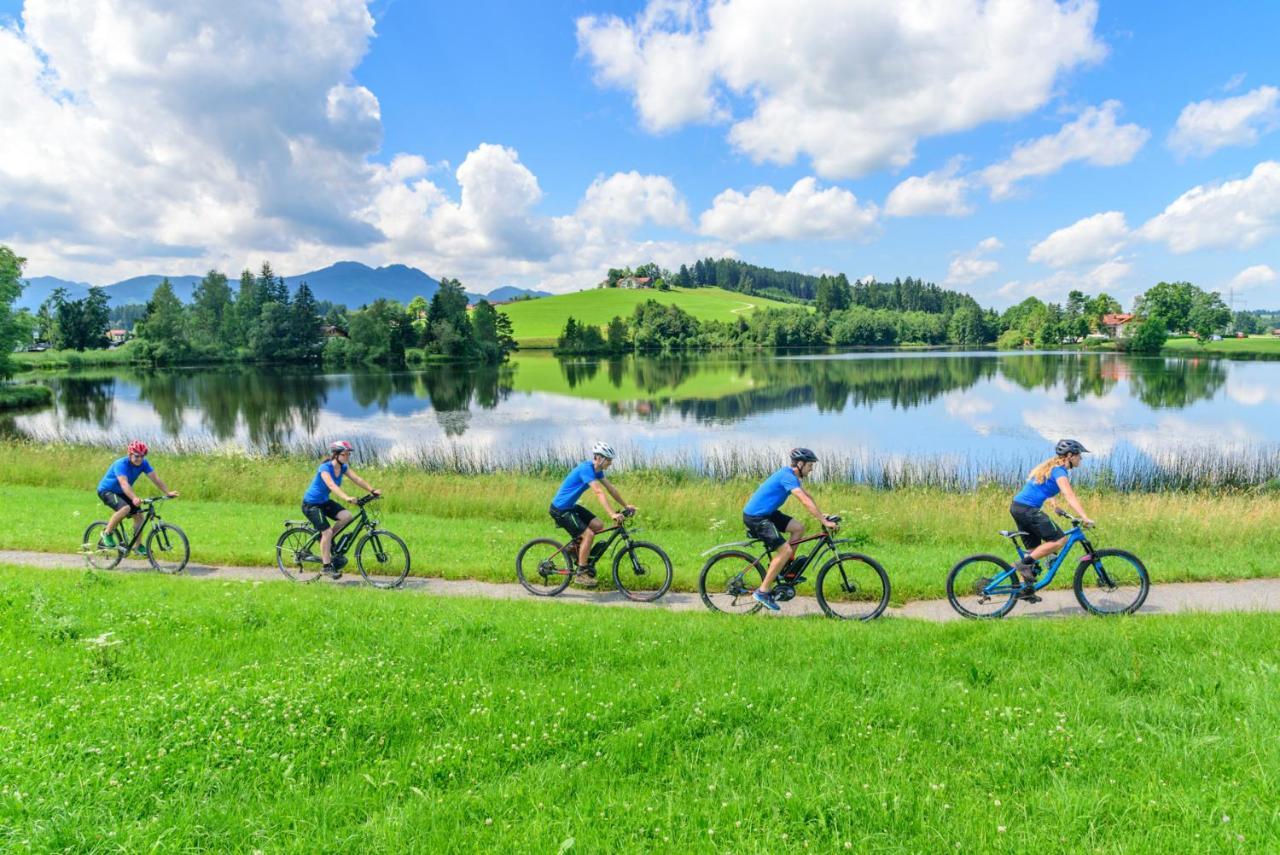 Direkt Am See Mit Bergblick Seeg Exterior foto